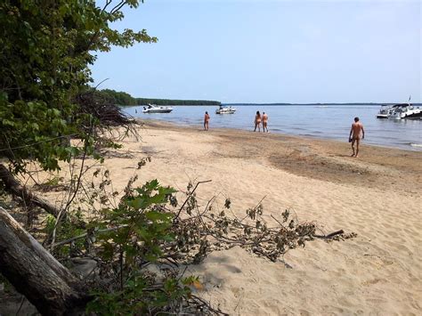 plage nue|Plage Naturiste d'Oka / OKApulco / Oka's Naturist Beach .